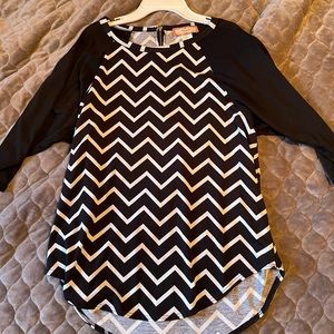Women’s Chevron mid sleeve size medium